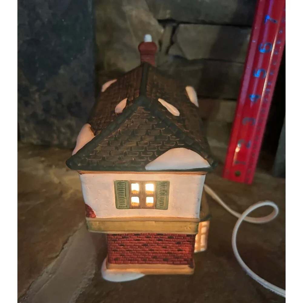 Dept 56 Dickens Series Scrooge And Marley Counting House 6500-5 W/light & Box